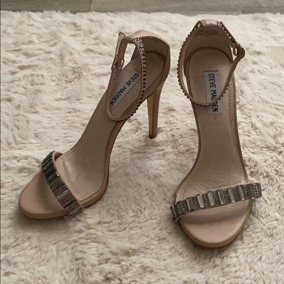 Steve Madden Shoes - Steve Madden Nude Heels